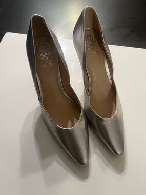 Vince Camuto Silver Pointed-Toe Leather Pumps Size 7
